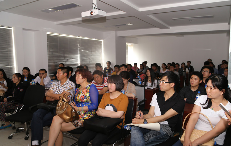 2015年4月18日，云南天度集團(tuán)天貓?zhí)詫氝\(yùn)營(yíng)沙龍?jiān)谠萍弴?guó)際商廈A座18樓舉行，全國(guó)知名淘寶運(yùn)營(yíng)人士現(xiàn)場(chǎng)進(jìn)行了分享和講解，數(shù)十名淘寶及天貓店主參加了本次沙龍，場(chǎng)面異常火爆，連走廊都坐滿了人