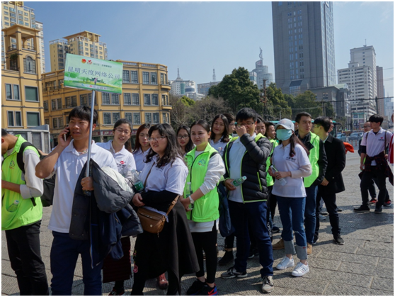 雷鋒精神，人人可學;奉獻愛心，處處可為。積小善為大善，善莫大焉。當有人需要幫助時，大家搭把手、出份力，社會將變得更加美好。